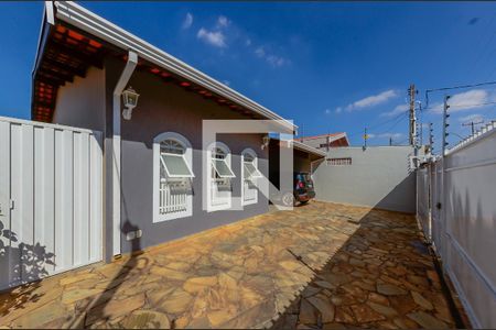 Casa à venda com 160m², 3 quartos e 5 vagas Casa à venda com 160m², 3 quartos e 5 vagasFachada