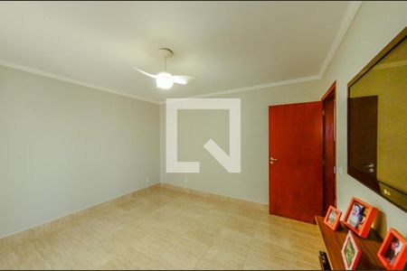 Casa à venda com 160m², 3 quartos e 5 vagas Casa à venda com 160m², 3 quartos e 5 vagasSala de TV
