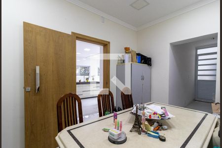 Casa à venda com 700m², 3 quartos e 8 vagasEscritório