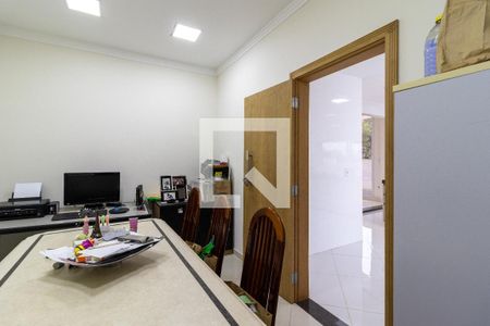 Casa à venda com 700m², 3 quartos e 8 vagasEscritório