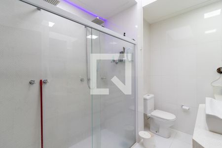 Casa à venda com 700m², 3 quartos e 8 vagasBanheiro da Suíte 1