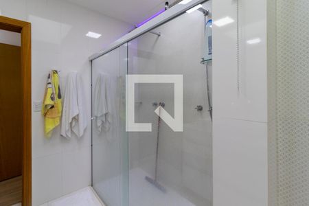 Casa à venda com 700m², 3 quartos e 8 vagasBanheiro da Suíte 1