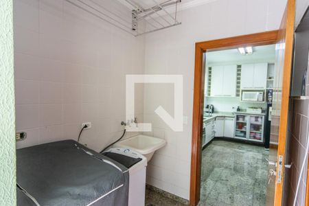 Casa à venda com 300m², 4 quartos e 5 vagas Casa à venda com 300m², 4 quartos e 5 vagasÁrea de Serviço
