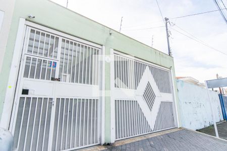 Casa à venda com 300m², 4 quartos e 5 vagas Casa à venda com 300m², 4 quartos e 5 vagasFachada