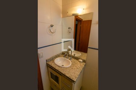 Casa à venda com 300m², 4 quartos e 5 vagas Casa à venda com 300m², 4 quartos e 5 vagasBanheiro
