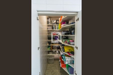 Casa à venda com 300m², 4 quartos e 5 vagas Casa à venda com 300m², 4 quartos e 5 vagasDispensa