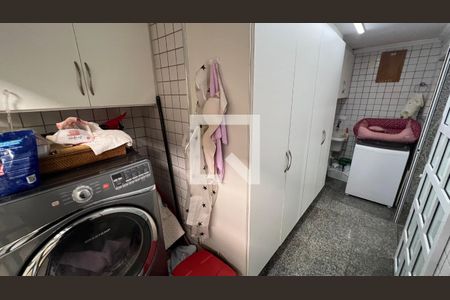 Casa à venda com 350m², 4 quartos e 2 vagasLavanderia