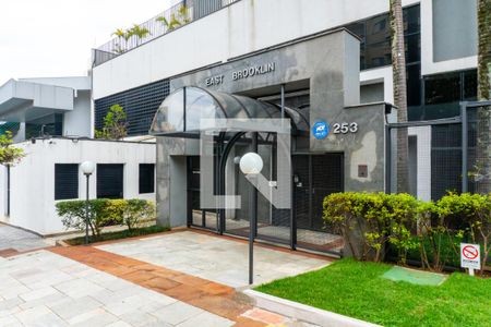 Apartamento à venda com 90m², 4 quartos e 2 vagas Apartamento à venda com 90m², 4 quartos e 2 vagasFachada e portaria