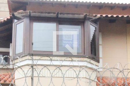 Casa à venda com 150m², 3 quartos e 2 vagas Casa à venda com 150m², 3 quartos e 2 vagasFachada