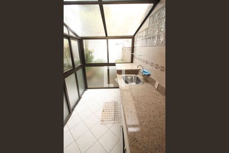 Casa à venda com 150m², 3 quartos e 2 vagas Casa à venda com 150m², 3 quartos e 2 vagasÁrea de Serviço
