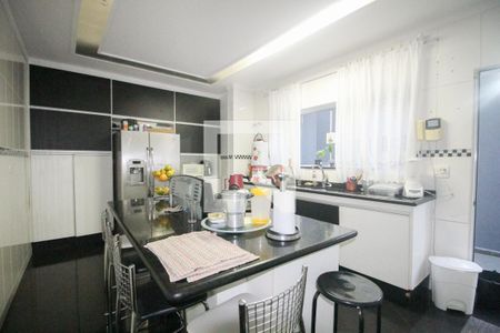 Casa para alugar com 300m², 4 quartos e 2 vagasCozinha