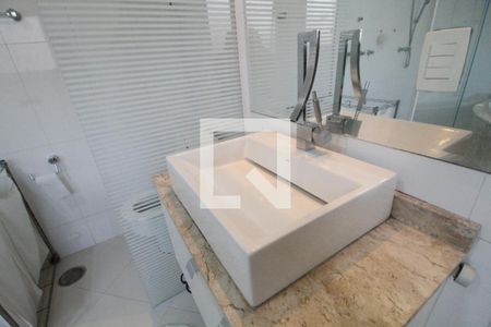 Casa para alugar com 300m², 4 quartos e 2 vagasBanheiro