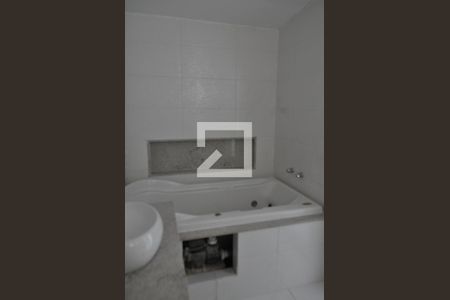 Casa à venda com 250m², 4 quartos e 2 vagasBanheiro da Suíte