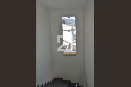 Casa à venda com 250m², 4 quartos e 2 vagasEscada de Acesso ao Segundo Andar