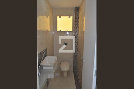 Casa à venda com 250m², 4 quartos e 2 vagasLavabo