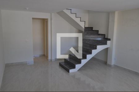 Casa à venda com 250m², 4 quartos e 2 vagasSala 