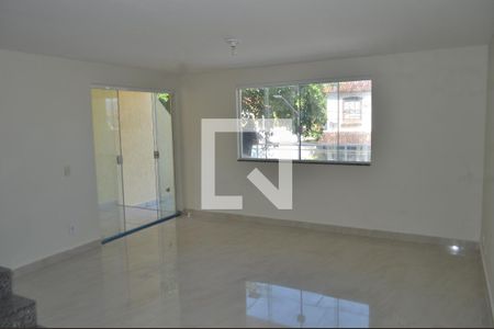 Casa à venda com 250m², 4 quartos e 2 vagasSala
