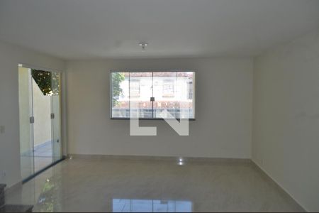 Casa à venda com 250m², 4 quartos e 2 vagasSala
