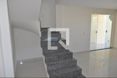 Casa à venda com 250m², 4 quartos e 2 vagasSala 
