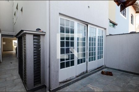 Casa à venda com 250m², 4 quartos e 6 vagasChurrasqueira