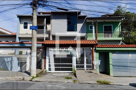 Casa à venda com 250m², 4 quartos e 6 vagasFachada