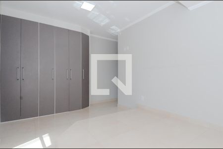 Casa à venda com 250m², 4 quartos e 6 vagasQuarto 4 - Suíte