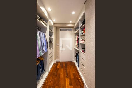 Apartamento à venda com 189m², 3 quartos e 3 vagas Apartamento à venda com 189m², 3 quartos e 3 vagasSuíte - Closet