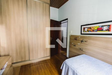 Casa à venda com 217m², 3 quartos e 4 vagasQuarto 2