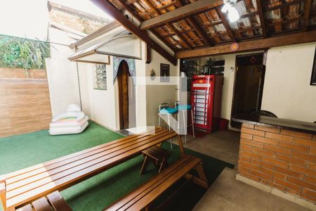 Casa à venda com 217m², 3 quartos e 4 vagasQuintal
