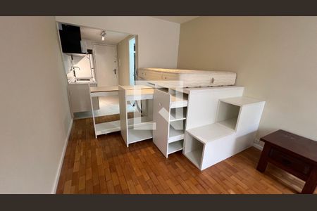 Quarto de kitnet/studio para alugar com 1 quarto, 30m² em Cerqueira César, São Paulo