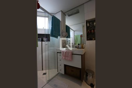 Apartamento à venda com 197m², 3 quartos e 3 vagas Apartamento à venda com 197m², 3 quartos e 3 vagasBanheiro da Suíte 2