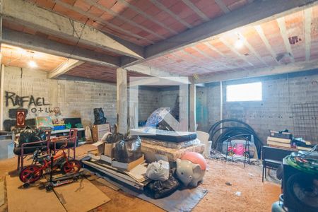 Casa à venda com 275m², 3 quartos e 8 vagas Casa à venda com 275m², 3 quartos e 8 vagasPorão