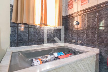 Casa à venda com 275m², 3 quartos e 8 vagas Casa à venda com 275m², 3 quartos e 8 vagasBanheira da Suite 2