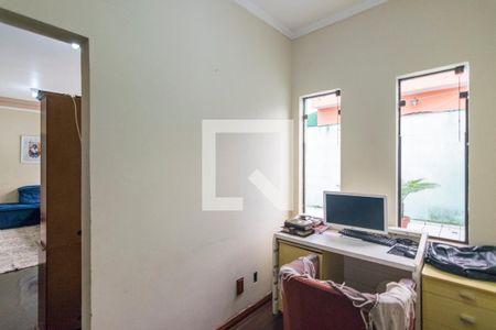 Casa à venda com 275m², 3 quartos e 8 vagas Casa à venda com 275m², 3 quartos e 8 vagasEscritório