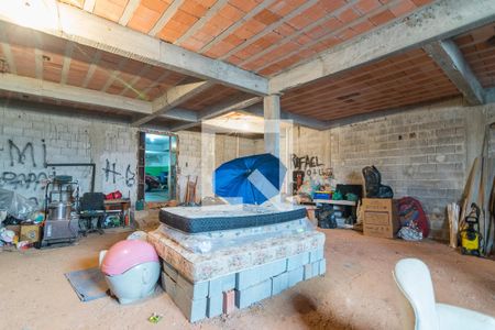 Casa à venda com 275m², 3 quartos e 8 vagas Casa à venda com 275m², 3 quartos e 8 vagasPorão