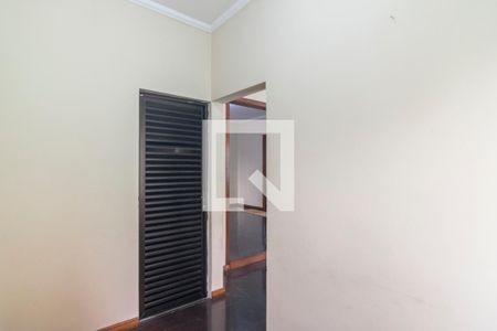 Casa à venda com 275m², 3 quartos e 8 vagas Casa à venda com 275m², 3 quartos e 8 vagasEscritório