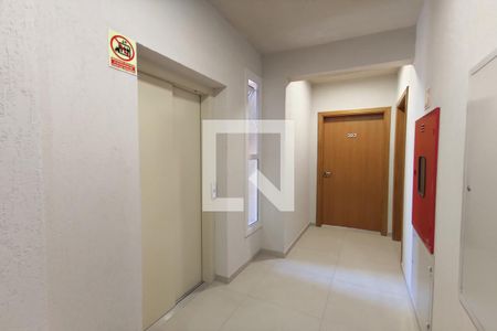Apartamento à venda com 44m², 1 quarto e 1 vaga Apartamento à venda com 44m², 1 quarto e 1 vagaCorredor e Elevador
