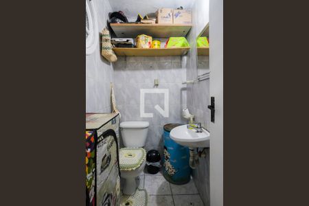 Casa à venda com 230m², 3 quartos e 2 vagasBanheiro do quintal