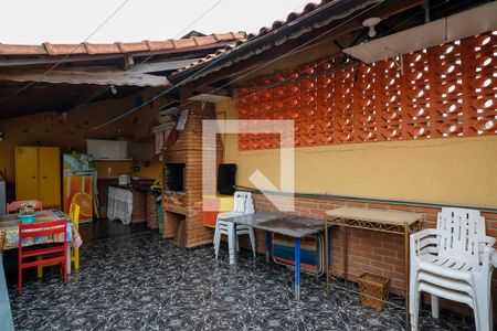 Casa à venda com 230m², 3 quartos e 2 vagasVaranda e área de serviço