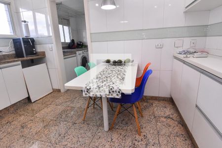 Apartamento à venda com 142m², 3 quartos e 2 vagas Apartamento à venda com 142m², 3 quartos e 2 vagasCozinha