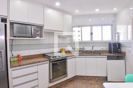 Apartamento à venda com 142m², 3 quartos e 2 vagas Apartamento à venda com 142m², 3 quartos e 2 vagasCozinha