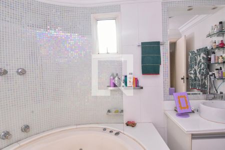 Apartamento à venda com 142m², 3 quartos e 2 vagas Apartamento à venda com 142m², 3 quartos e 2 vagasBanheiro da Suíte 1