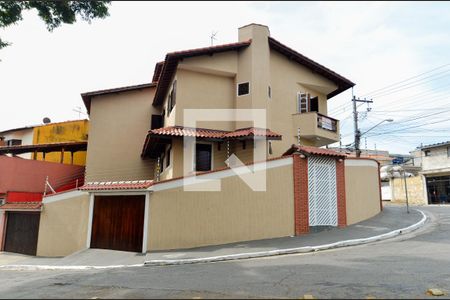 Casa à venda com 164m², 3 quartos e 3 vagasFachada