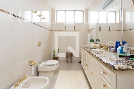 Apartamento à venda com 500m², 4 quartos e 3 vagas Apartamento à venda com 500m², 4 quartos e 3 vagasBanheiro da Suíte 3