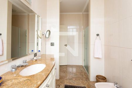 Apartamento à venda com 500m², 4 quartos e 3 vagas Apartamento à venda com 500m², 4 quartos e 3 vagasBanheiro da Suíte 2