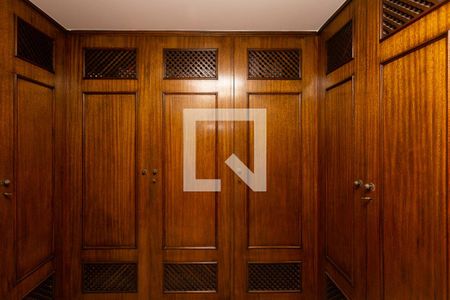 Apartamento à venda com 500m², 4 quartos e 3 vagas Apartamento à venda com 500m², 4 quartos e 3 vagasCloset