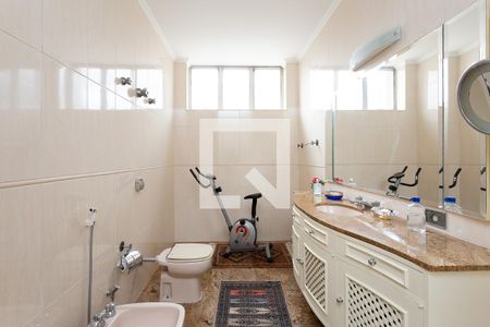 Apartamento à venda com 500m², 4 quartos e 3 vagas Apartamento à venda com 500m², 4 quartos e 3 vagasBanheiro da Suíte 2