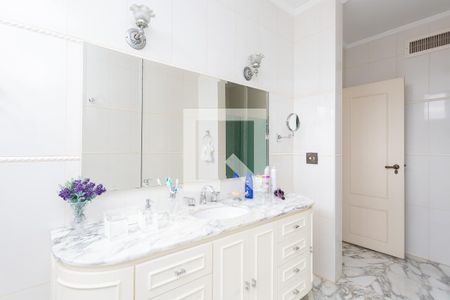 Apartamento à venda com 500m², 4 quartos e 3 vagas Apartamento à venda com 500m², 4 quartos e 3 vagasBanheiro da Suíte 1