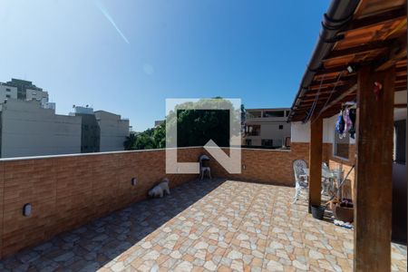 Casa à venda com 120m², 3 quartos e 1 vaga Casa à venda com 120m², 3 quartos e 1 vagaTerraço