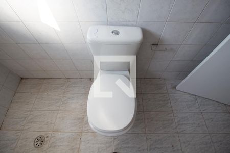 Casa à venda com 240m², 4 quartos e 4 vagasBanheiro da Suíte do Fundo